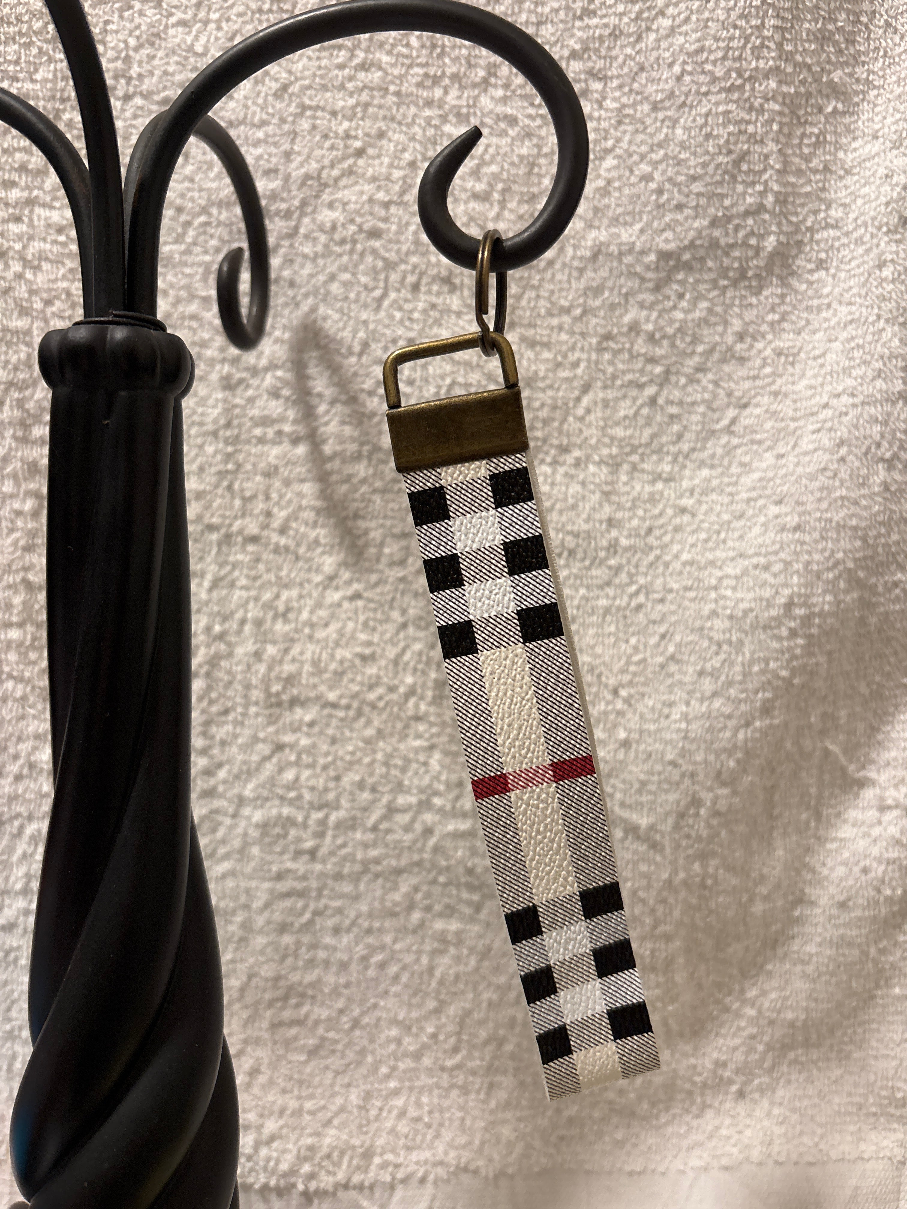Keychain -faux leather wristlet (Checkered)