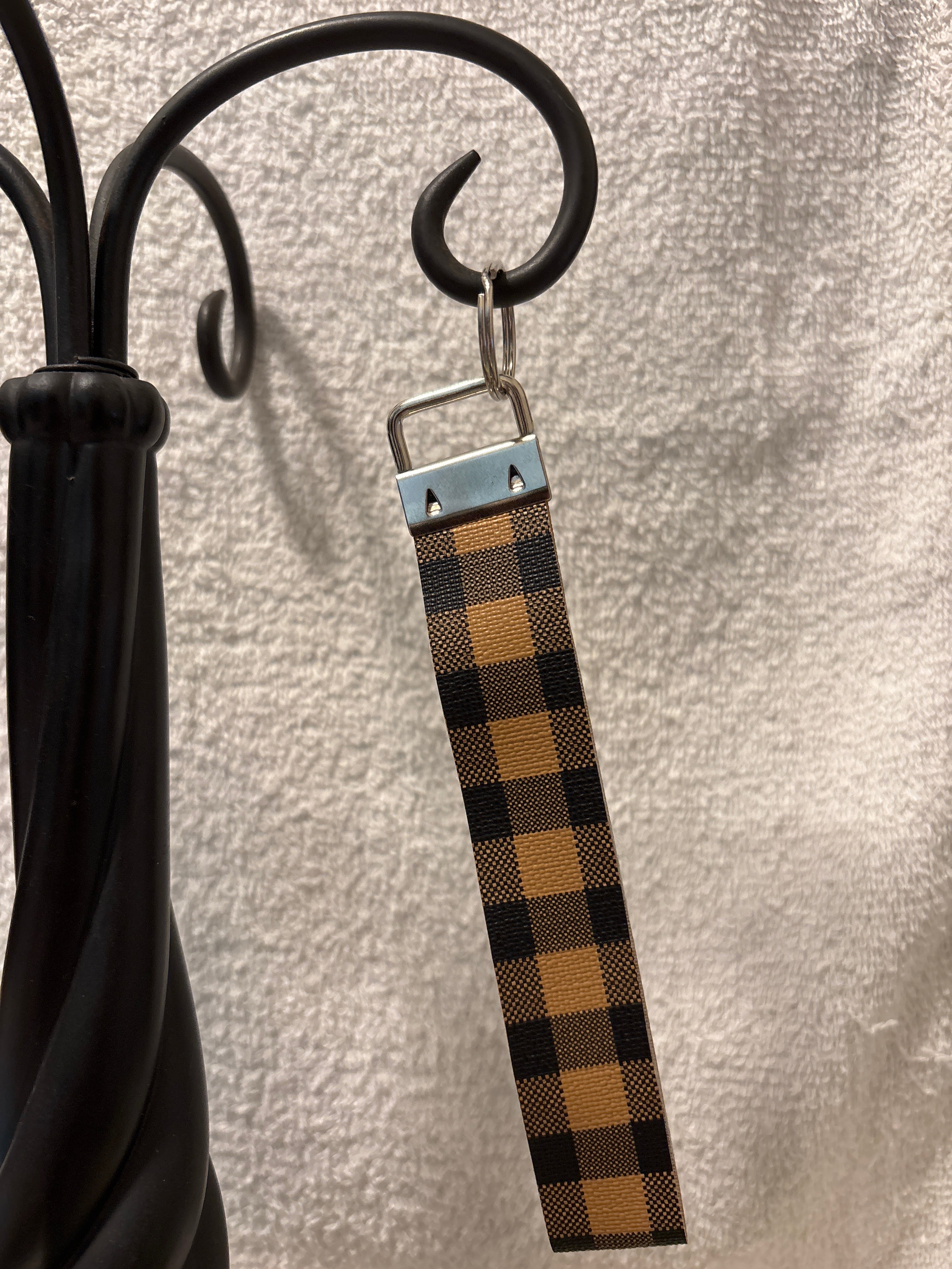 Keychain -faux leather wristlet (Checkered)